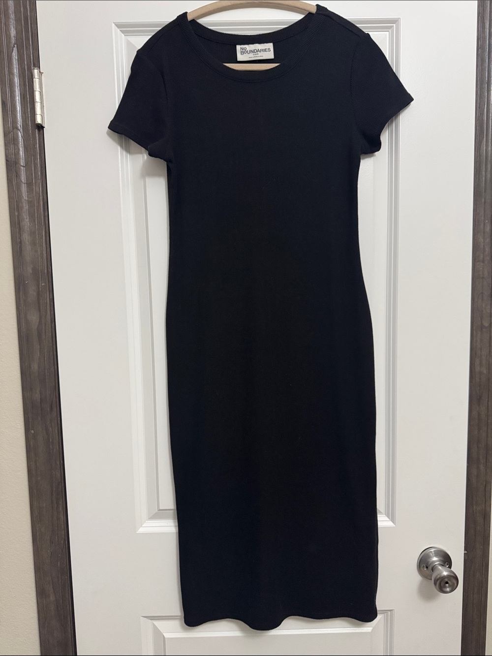 No Boundaries Black Short-Sleeve Midi Bodycon Dress with side slit